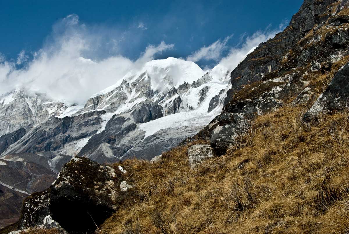 way to Dzongri la pass
