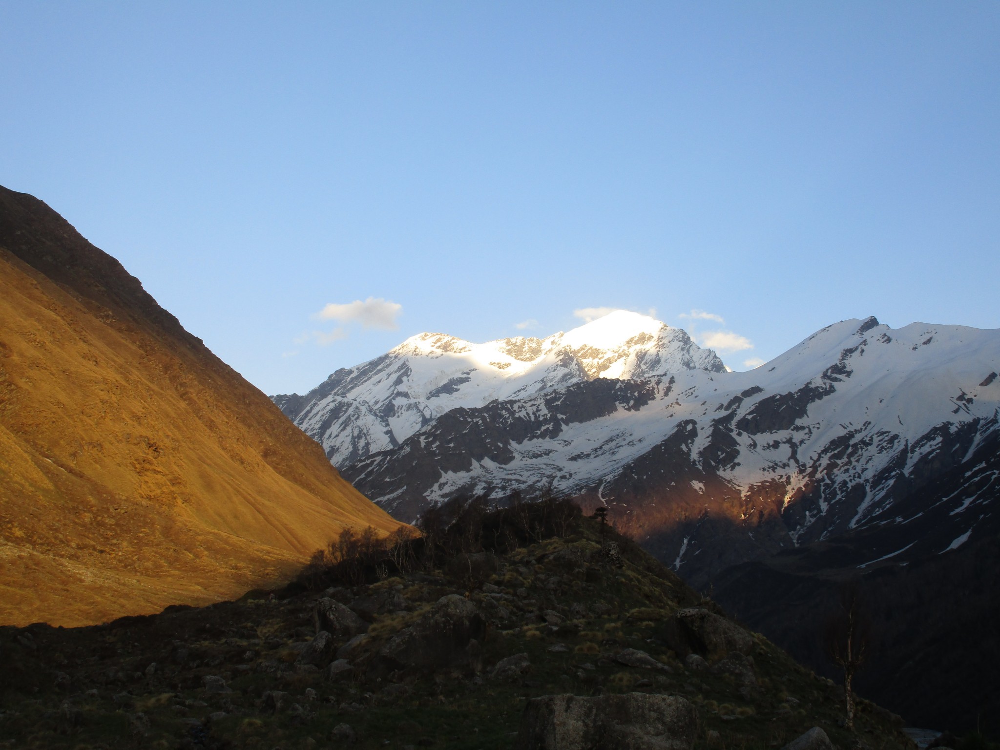 Ruinsara peaks from the tal