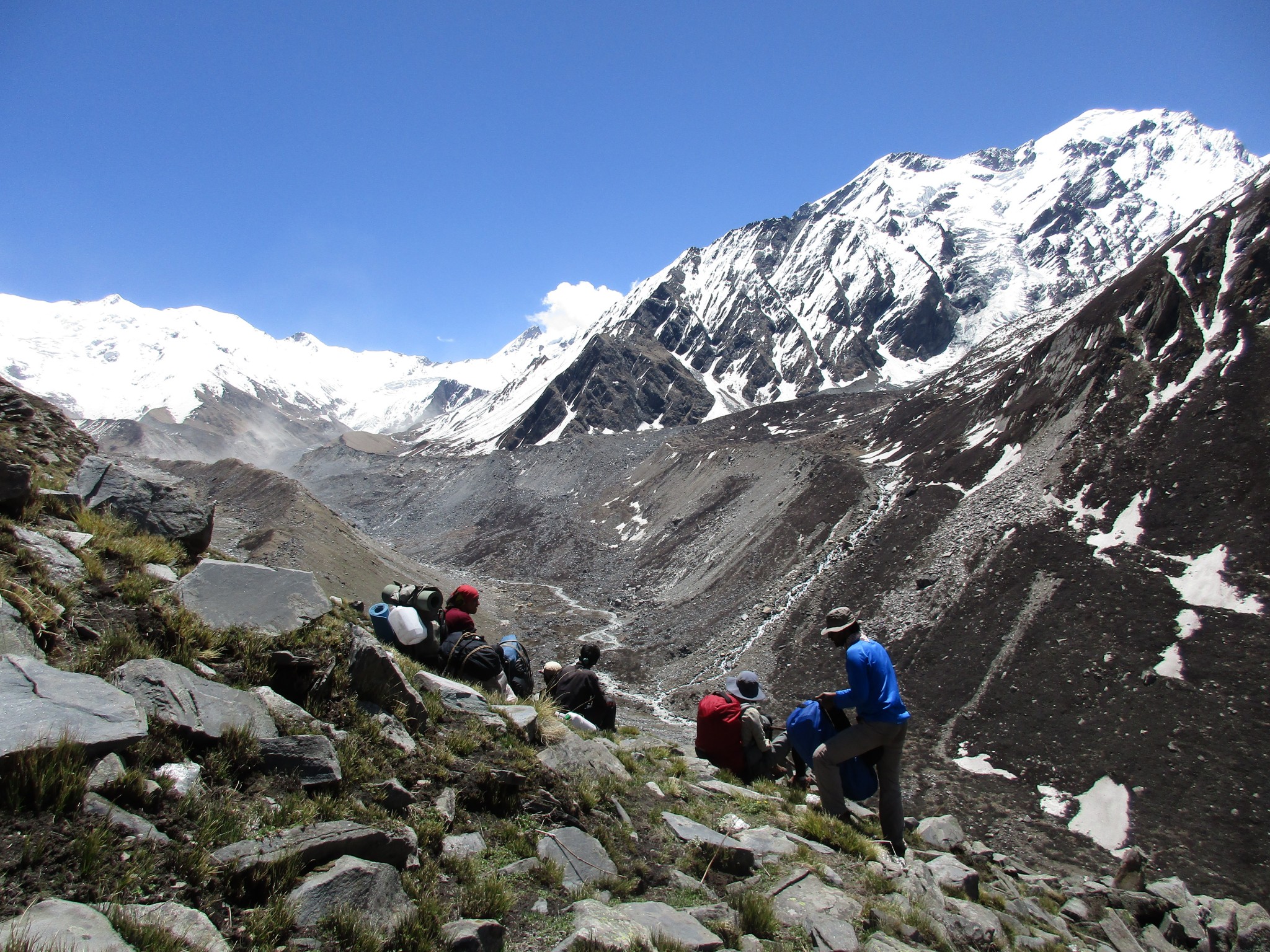 A break for regrouping while moving towords Swargarohini south basecamp